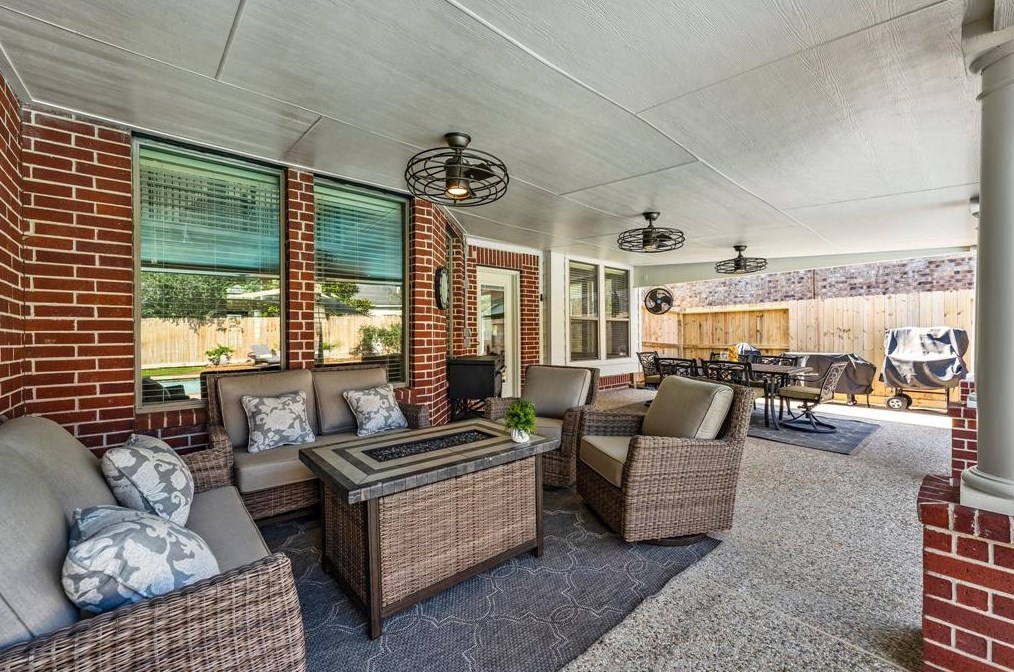 15811 Maple Shr Dr, Houston TX  77044-4485 exterior