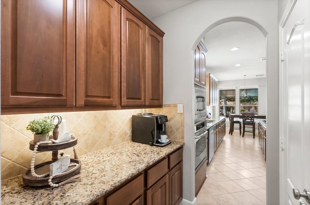 15811 Maple Shr Dr, Houston TX  77044-4485 exterior