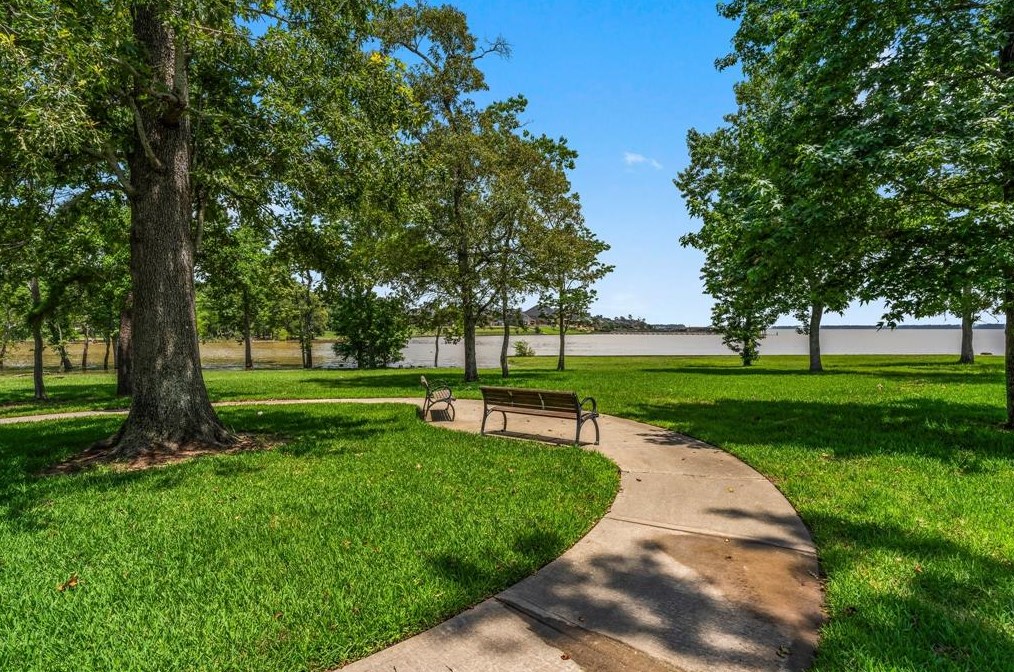 15811 Maple Shr Dr, Houston TX  77044-4485 exterior