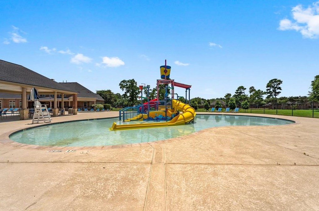 15811 Maple Shr Dr, Houston TX  77044-4485 exterior