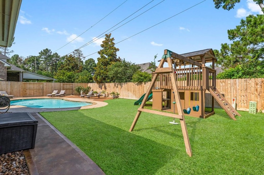 15811 Maple Shr Dr, Houston TX  77044-4485 exterior