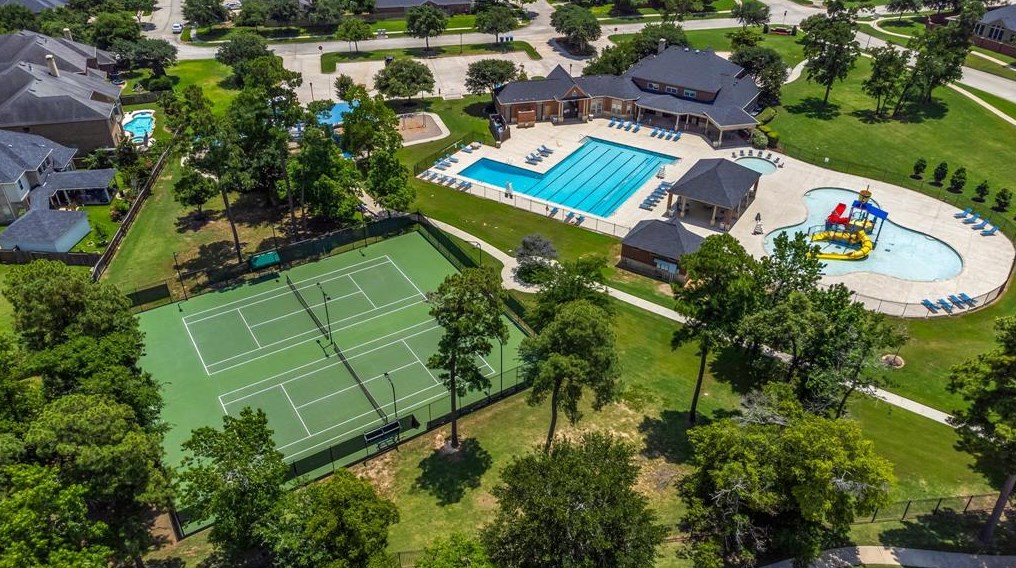 15811 Maple Shr Dr, Houston TX  77044-4485 exterior