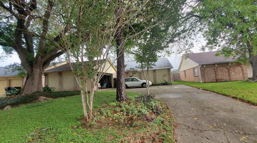 3319 Honey Creek Dr, Houston, TX 77082-1424