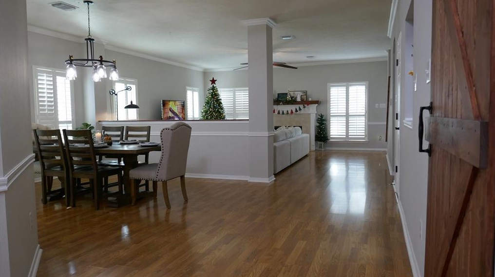 1531 Pebble Banks Ln, Taylor Lake Village, TX 77586