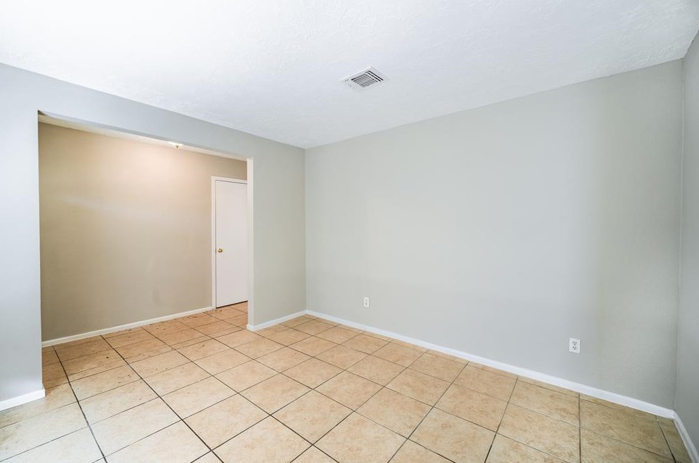 12046 Sharpview Dr, Houston TX  77072-2327 exterior
