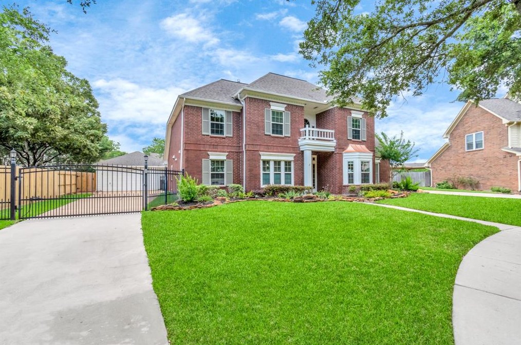 4611 Bermuda Dr, Sugar Land, TX 77479-2133