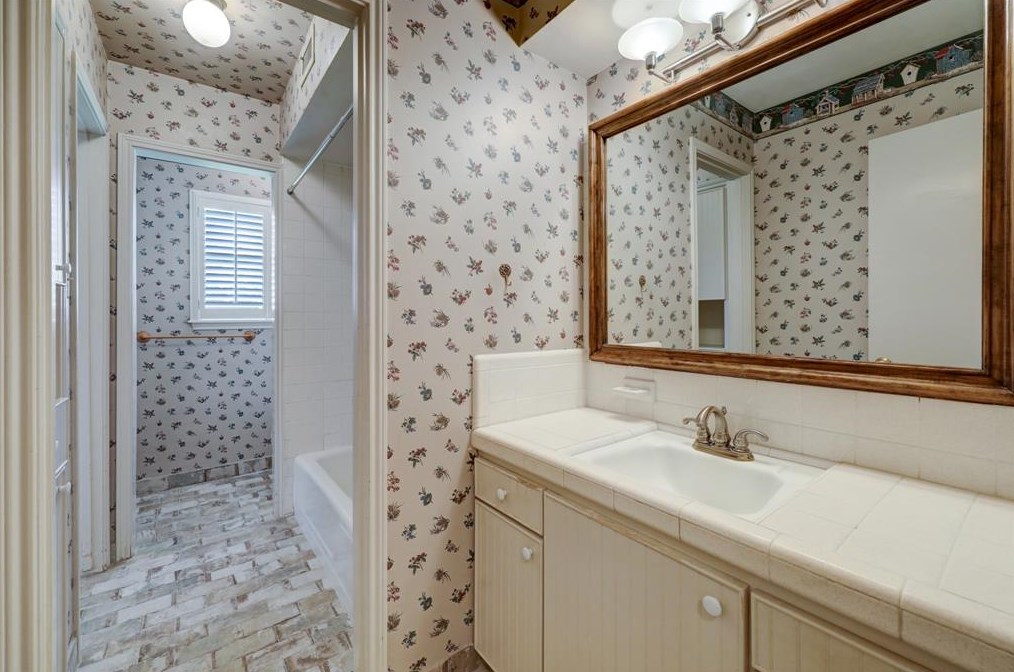 12719 Pebblebrook Dr, Houston TX  77024-4024 exterior