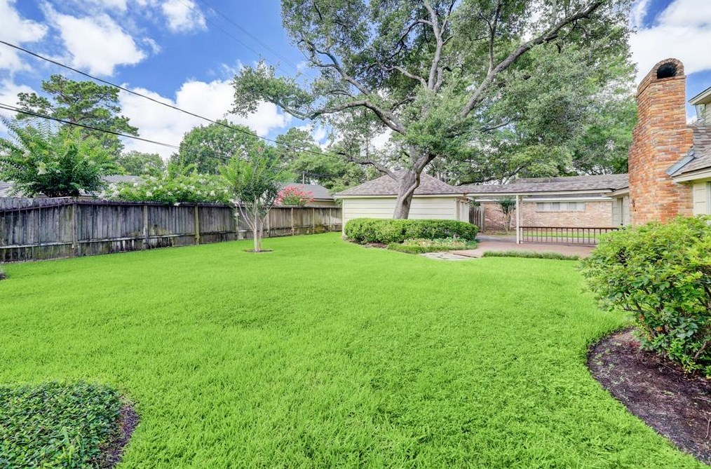 12719 Pebblebrook Dr, Houston TX  77024-4024 exterior