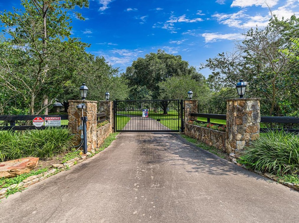 4728 Robertson Rd, Richmond, TX 77406