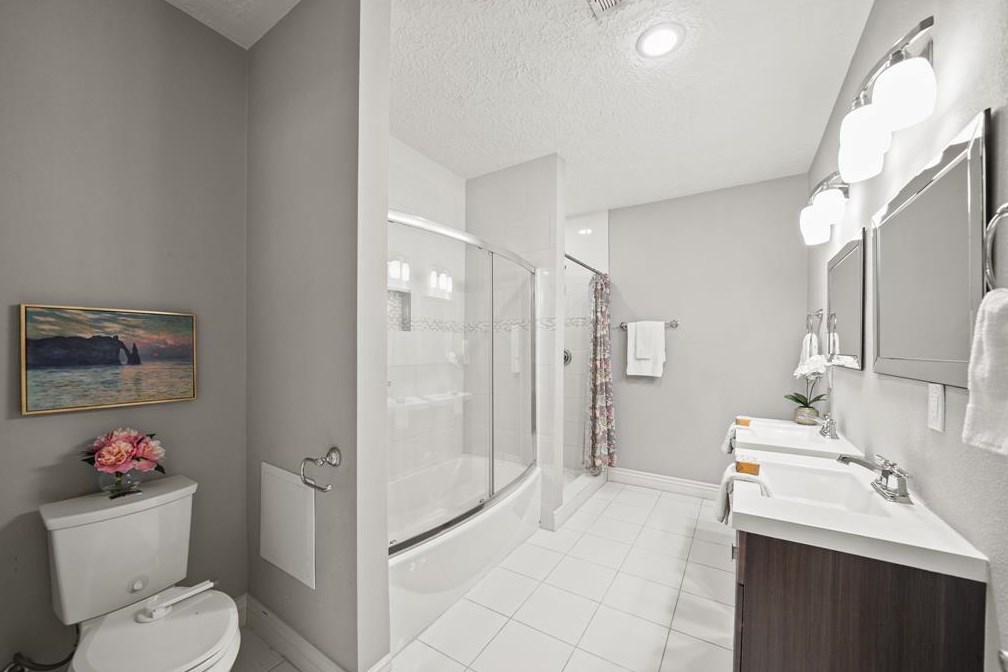 1226 Welch, Houston TX  77006-1308 exterior