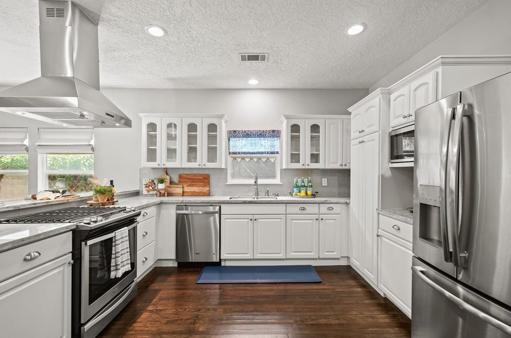 1226 Welch, Houston TX  77006-1308 exterior