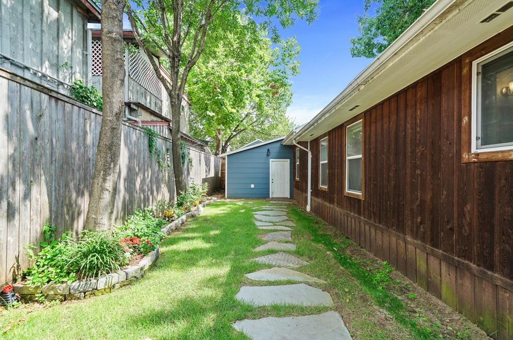 1226 Welch, Houston TX  77006-1308 exterior