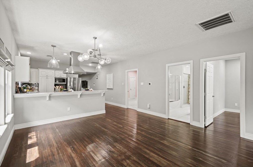 1226 Welch, Houston TX  77006-1308 exterior