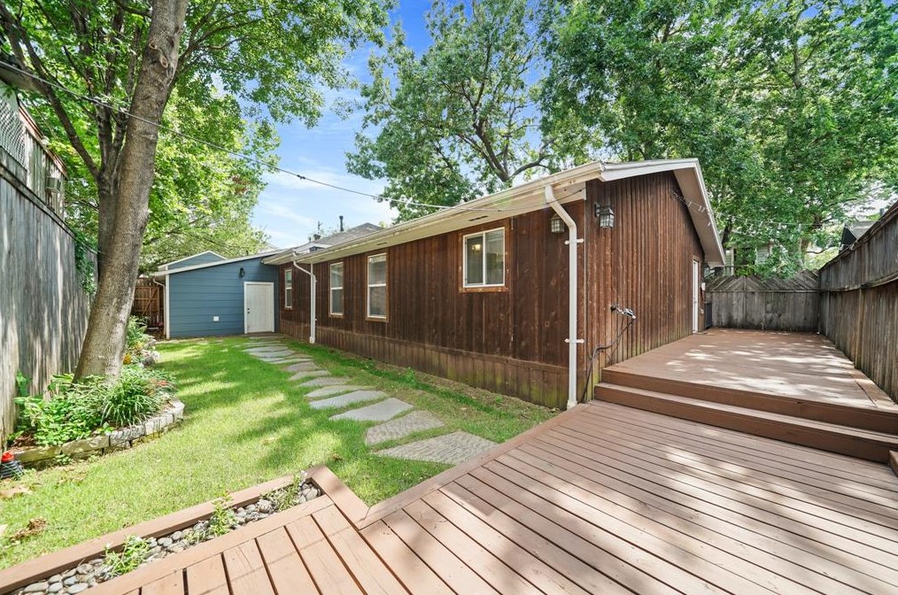 1226 Welch, Houston TX  77006-1308 exterior