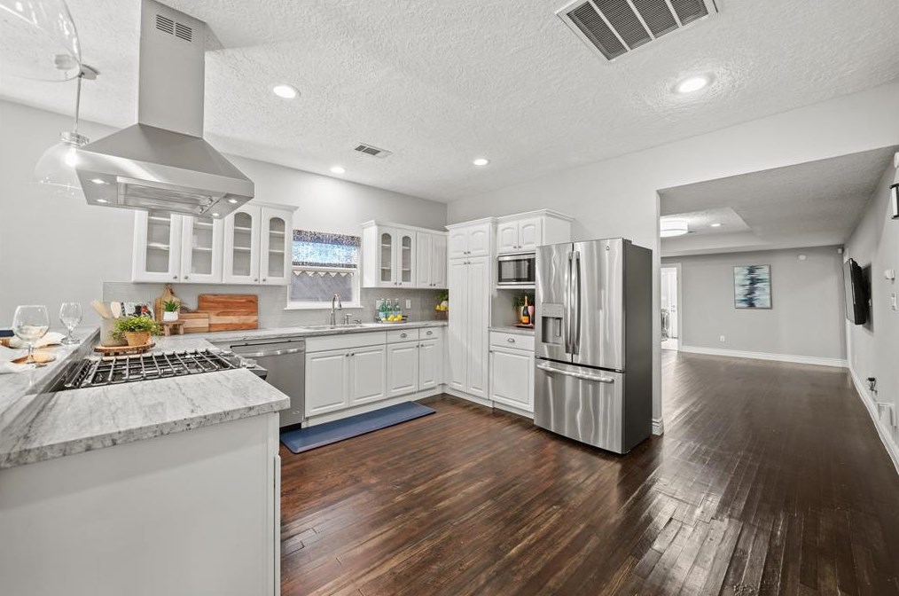 1226 Welch, Houston TX  77006-1308 exterior