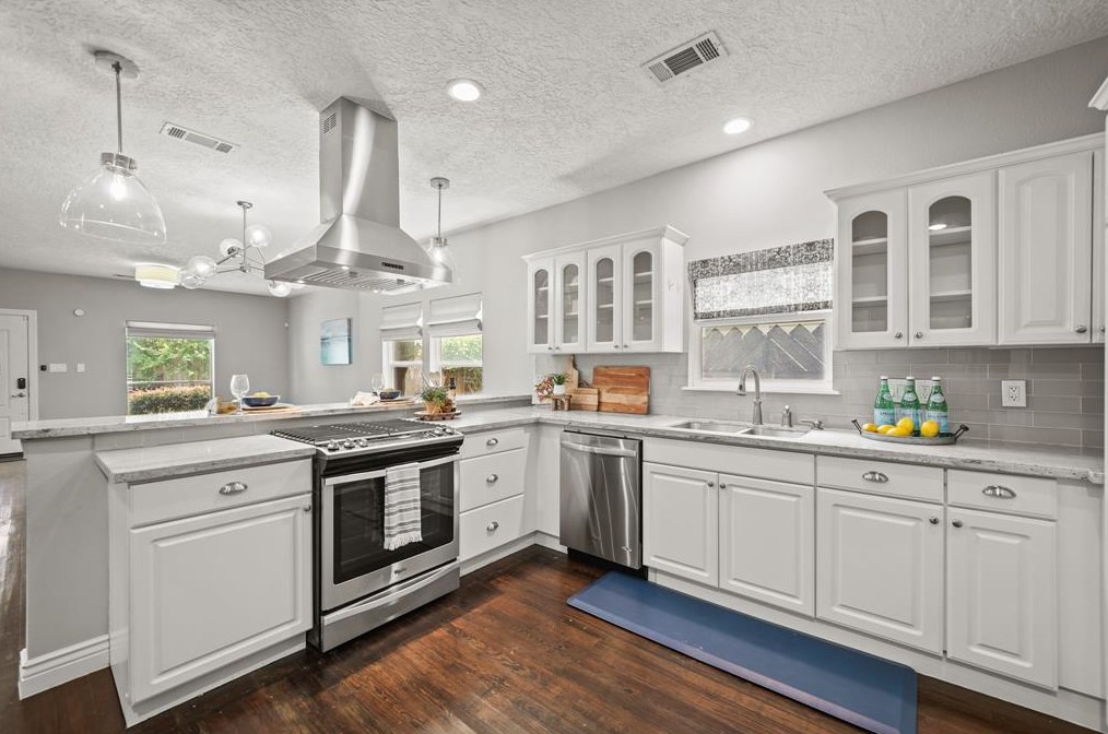 1226 Welch, Houston TX  77006-1308 exterior