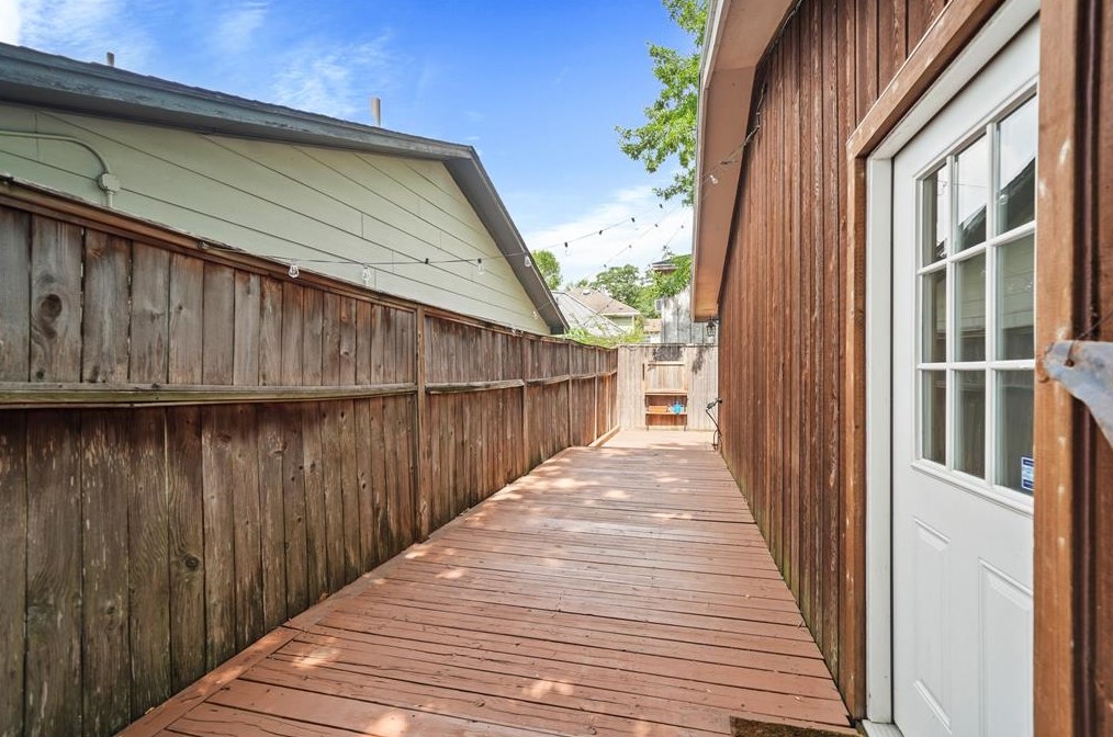 1226 Welch, Houston TX  77006-1308 exterior