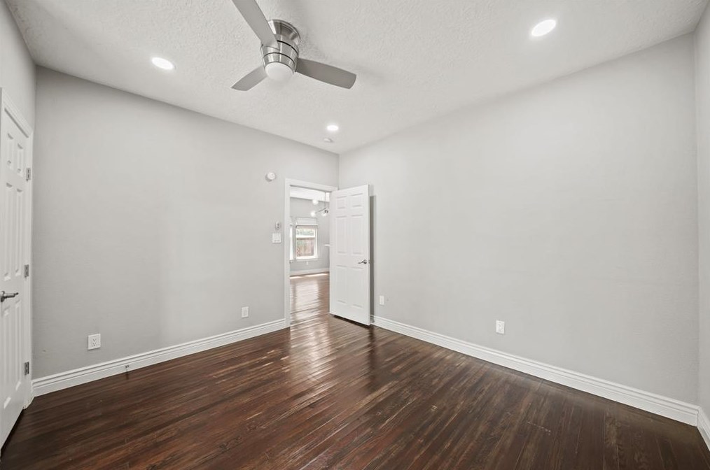 1226 Welch, Houston TX  77006-1308 exterior