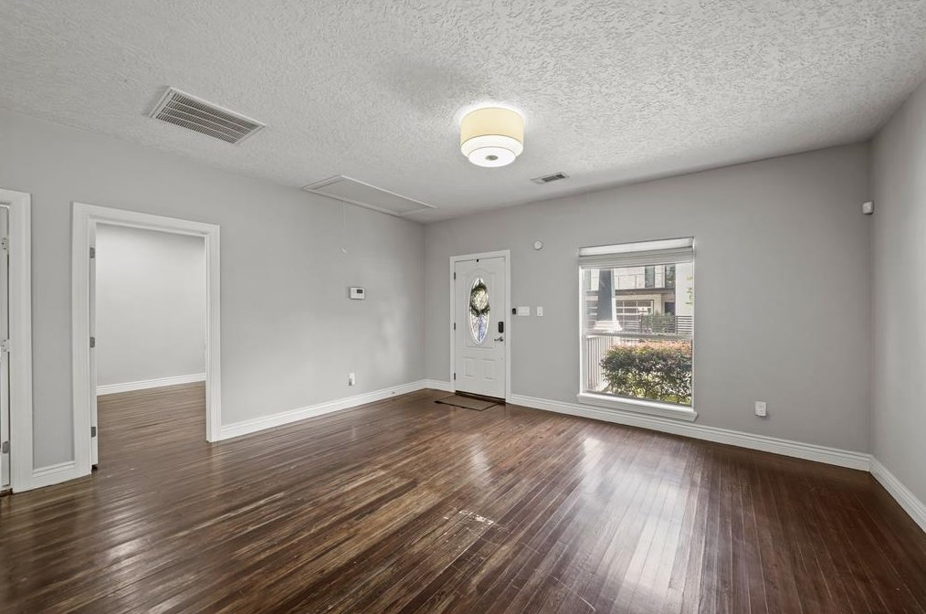 1226 Welch, Houston TX  77006-1308 exterior