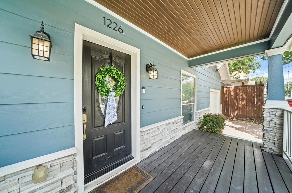1226 Welch, Houston TX  77006-1308 exterior