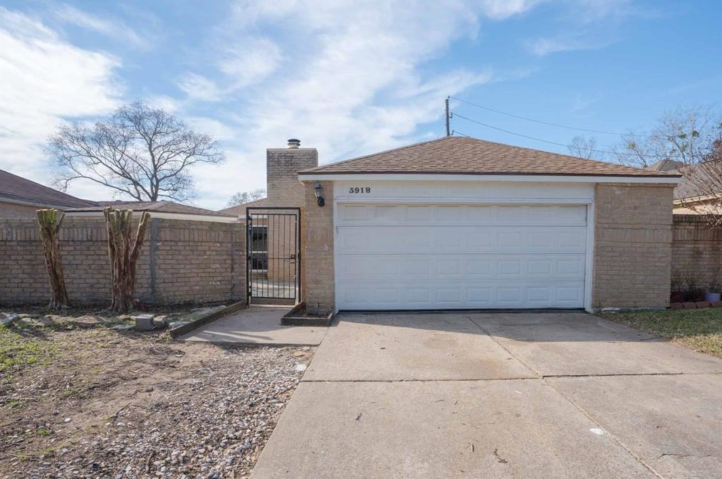 3918 Summit Valley Dr, Houston, TX 77082