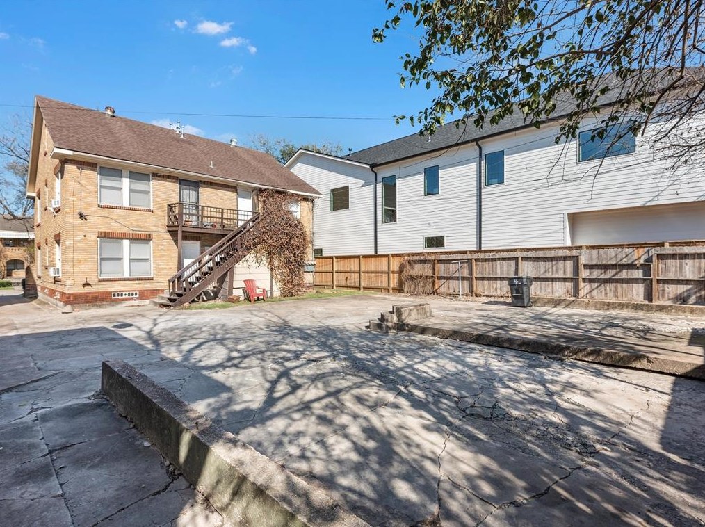 1819 Marshall St, Houston TX  77098-2656 exterior