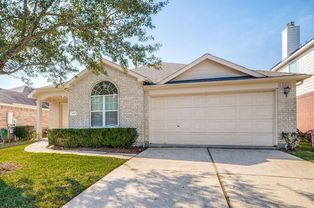 4507 Knights Ct, Baytown, TX 77521-4767