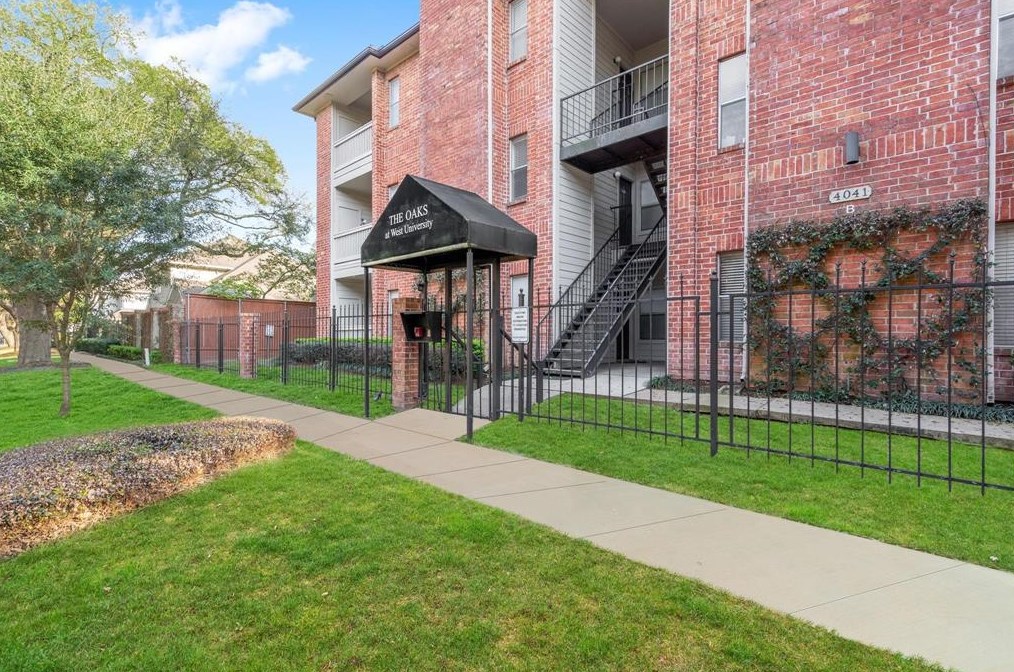 4041 Drake St, Houston TX  77005-1090 exterior