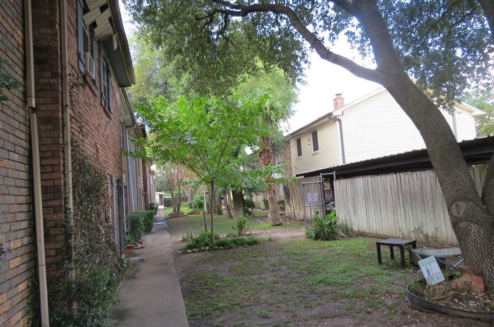 1403 Blalock Rd Apt 11, Houston, TX 77055