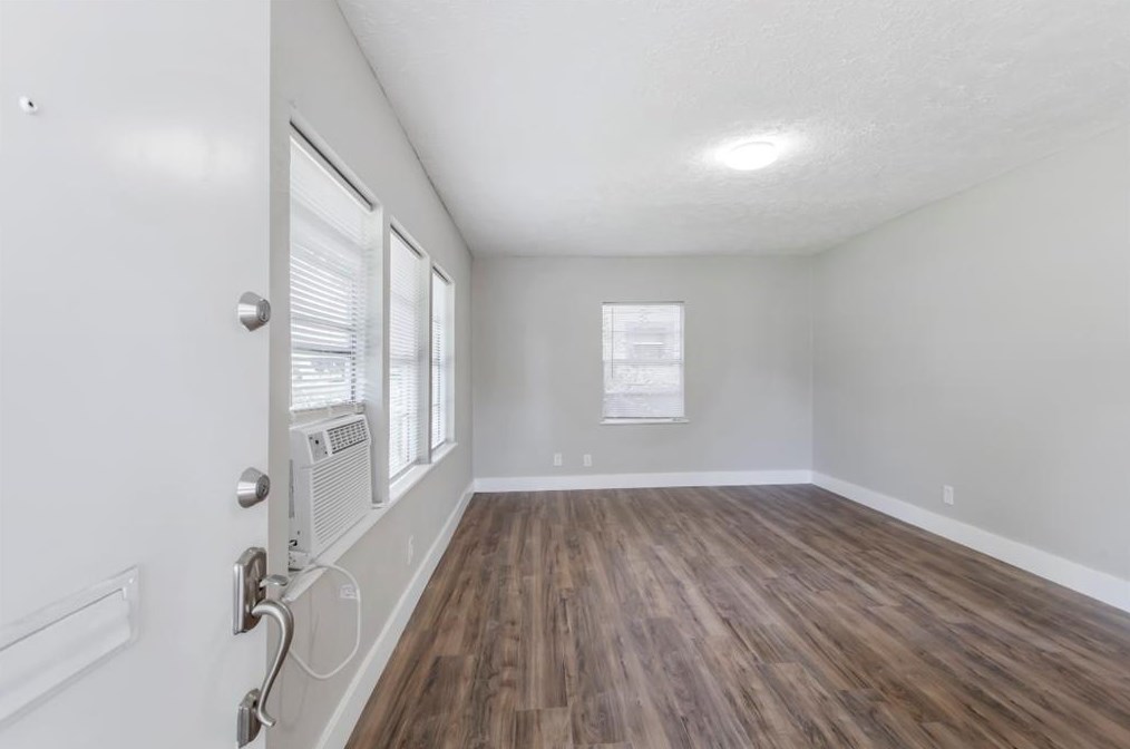5206 Rapido, Houston TX  77033-2640 exterior
