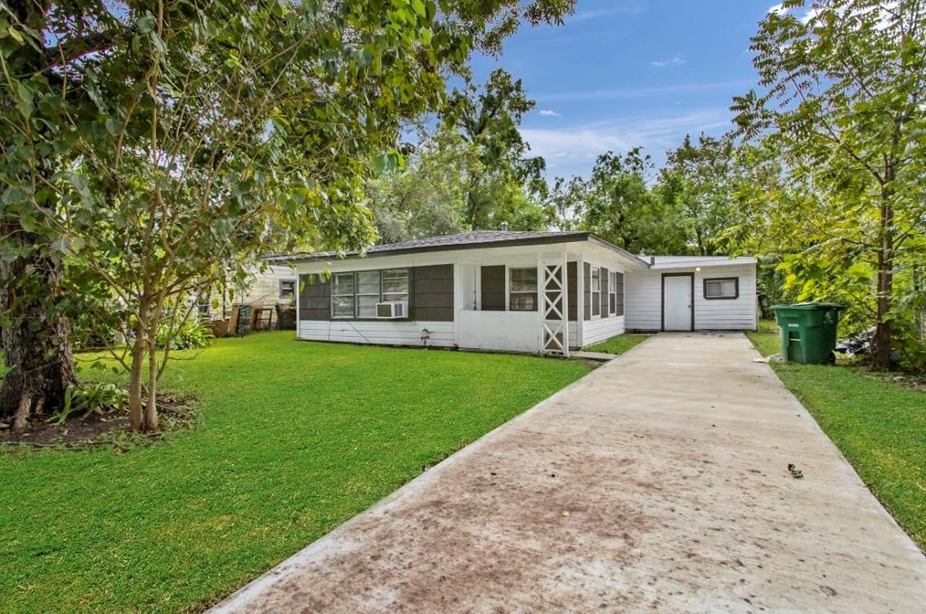 5206 Rapido, Houston TX  77033-2640 exterior