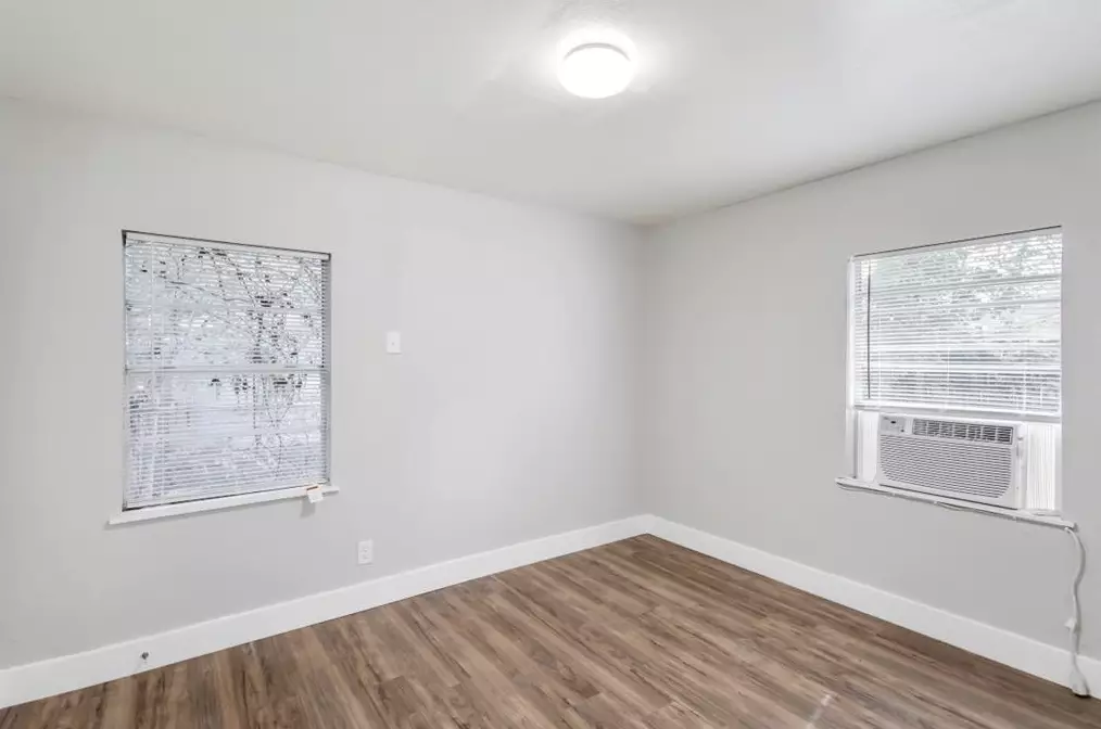 5206 Rapido, Houston TX  77033-2640 exterior