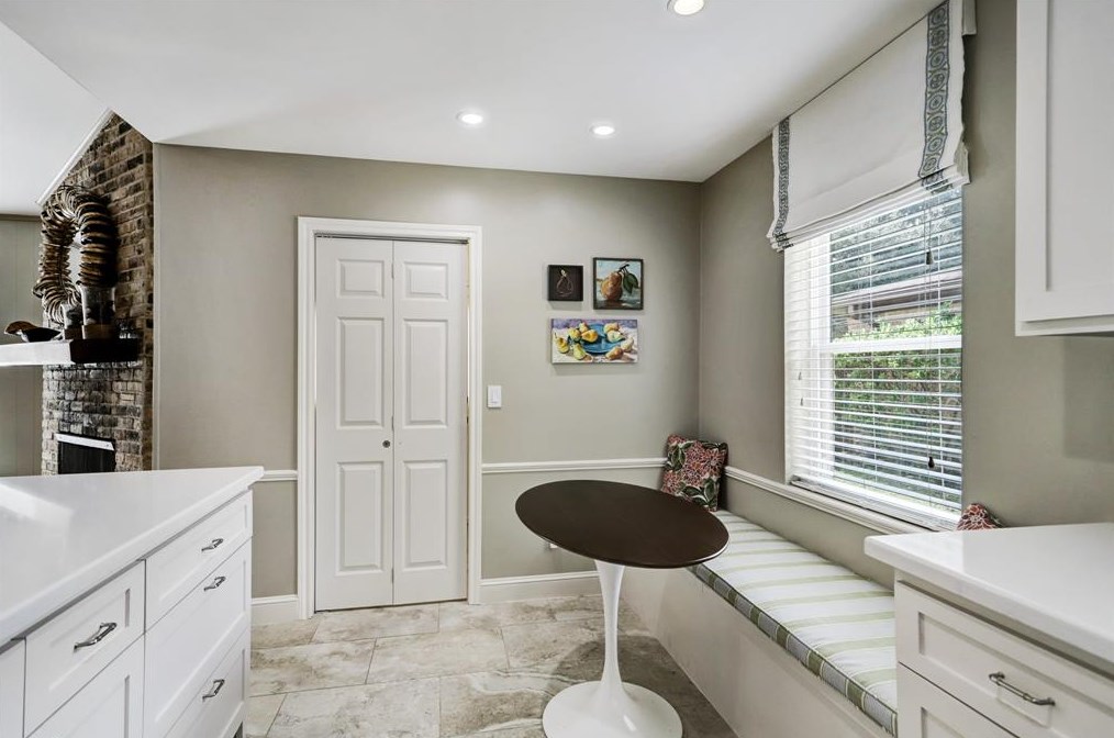 5931 Portal Dr, Houston TX  77096-5725 exterior