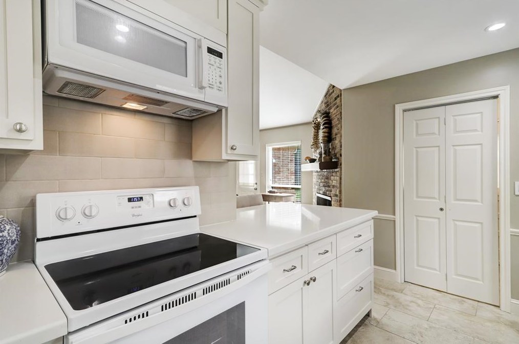 5931 Portal Dr, Houston TX  77096-5725 exterior