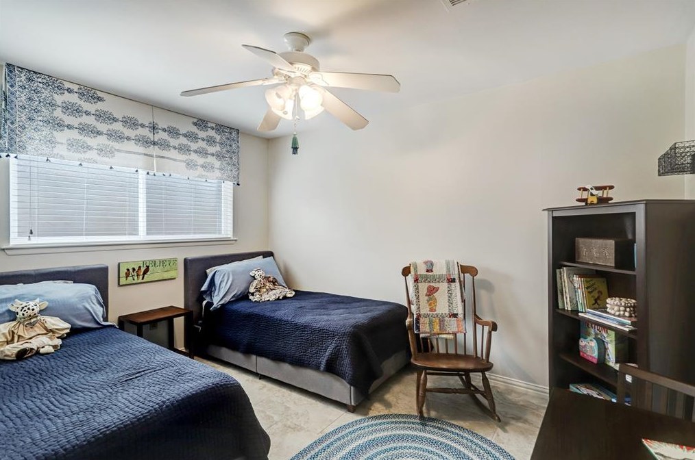 5931 Portal Dr, Houston TX  77096-5725 exterior