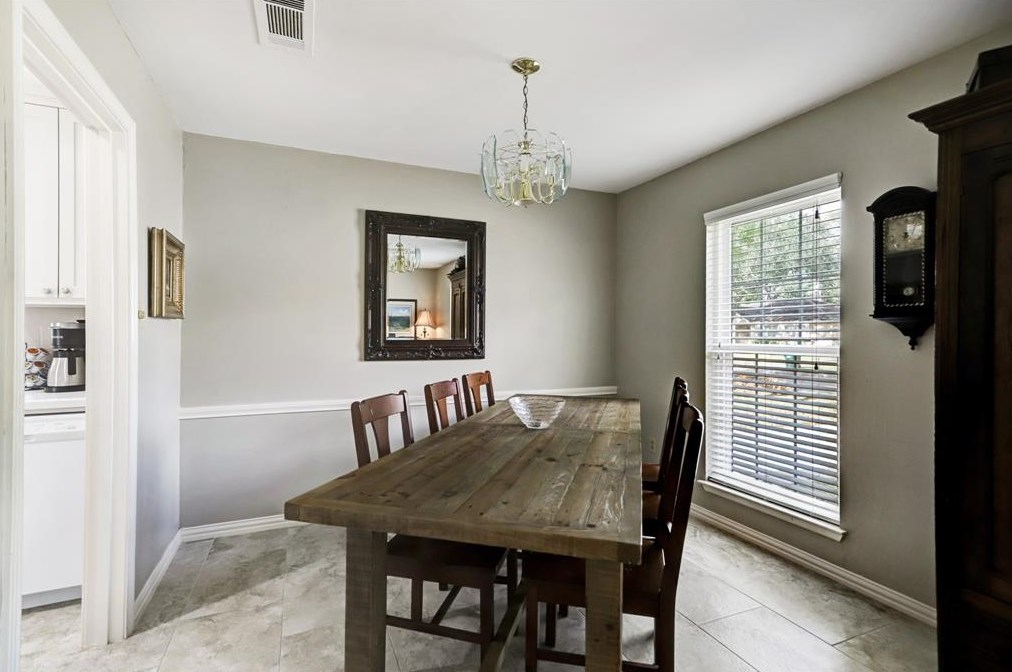 5931 Portal Dr, Houston TX  77096-5832 exterior