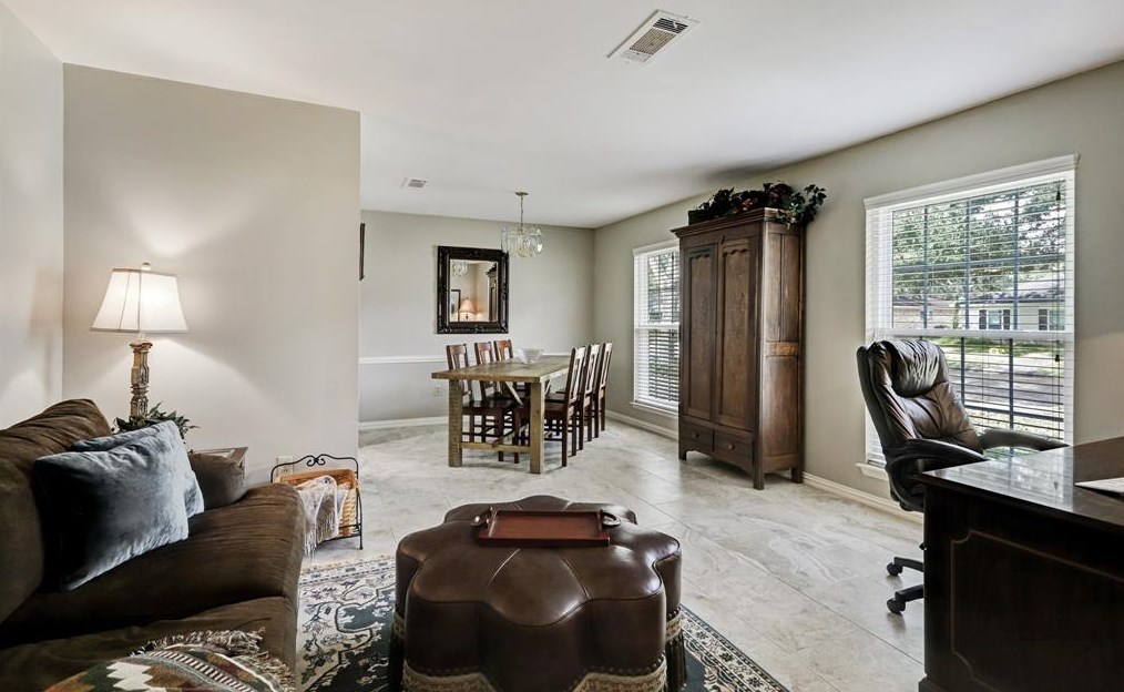 5931 Portal Dr, Houston TX  77096-5725 exterior