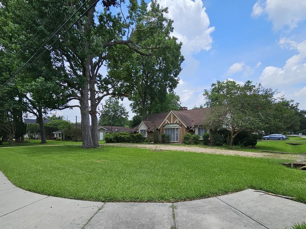 9202 Larston St, Houston, TX 77055-6418