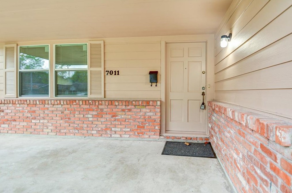 7011 Triola Ln, Houston, TX 77074