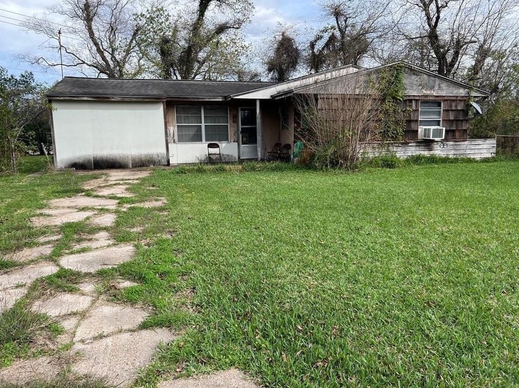 8607 Vinearbor St, Houston, TX 77033-3154