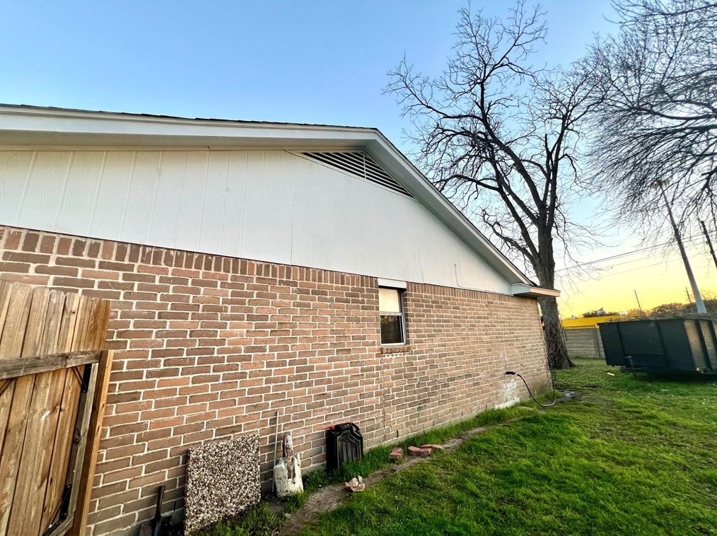 1811 Wildbrook Dr, Houston TX  77038-1736 exterior
