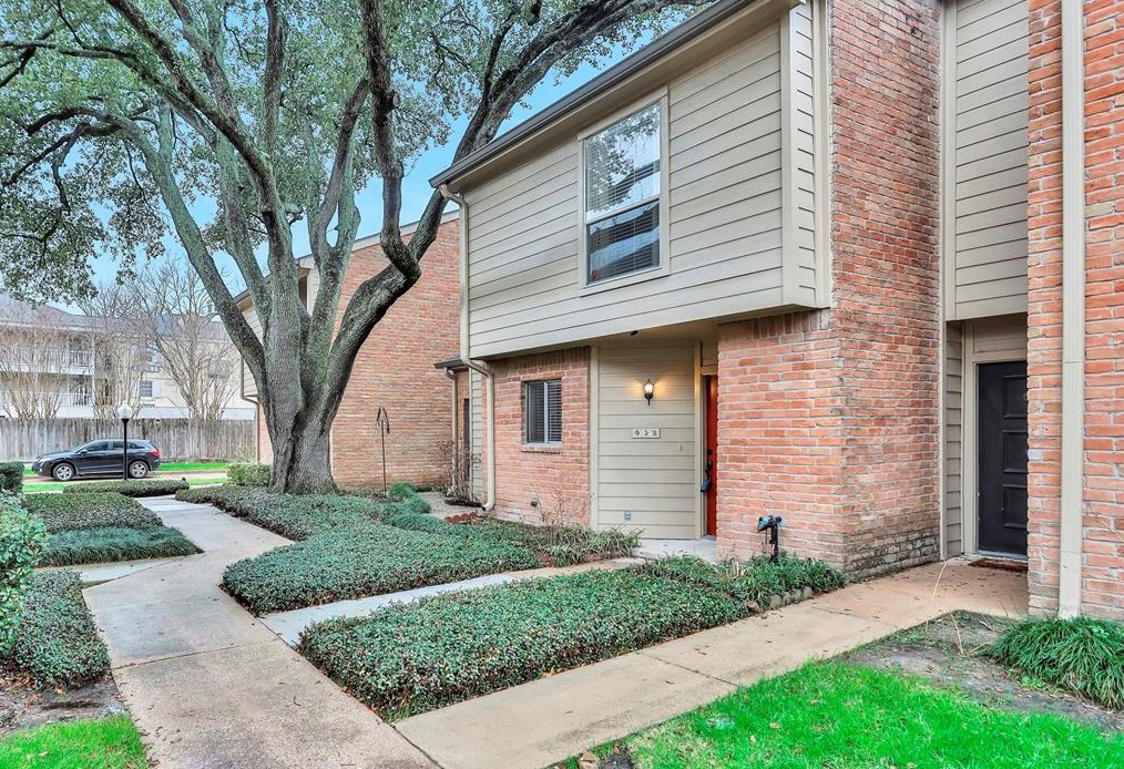 938 Memorial Village Dr #39, Houston, TX