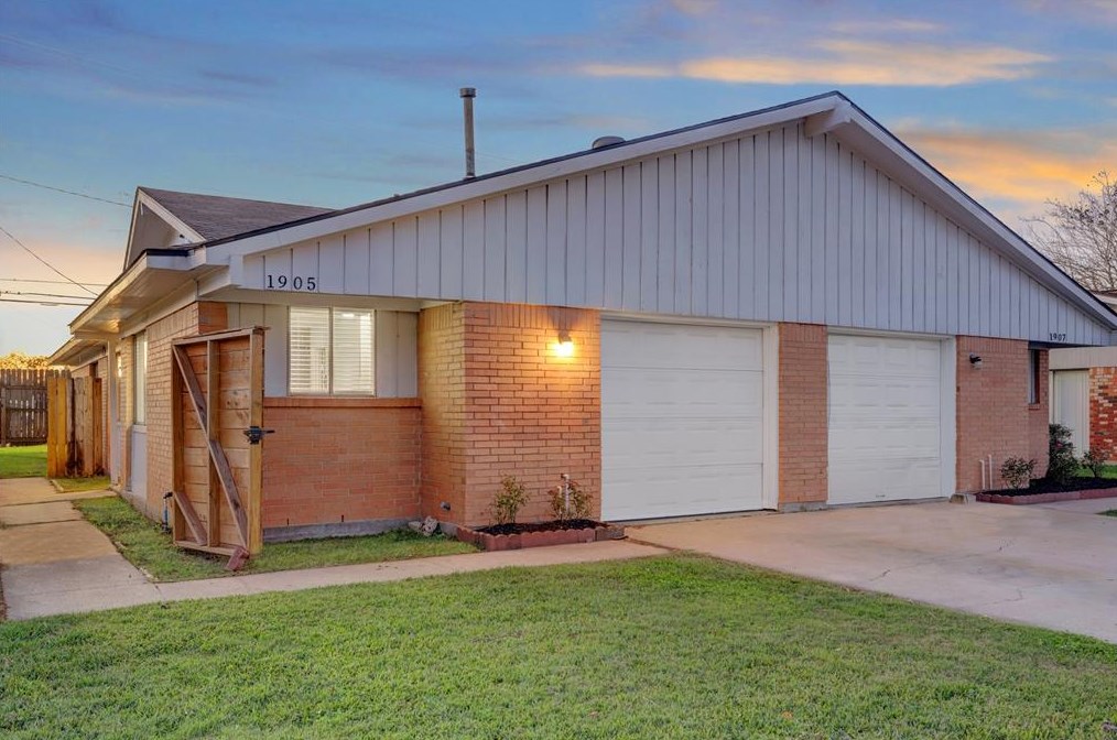 1905 Bahama Dr, Taylor Lake Village, TX 77586