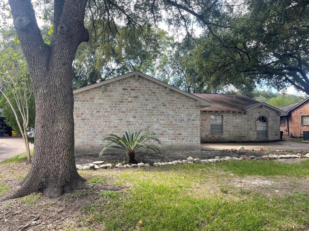 11410 Sagetown Dr, Houston, TX 77089