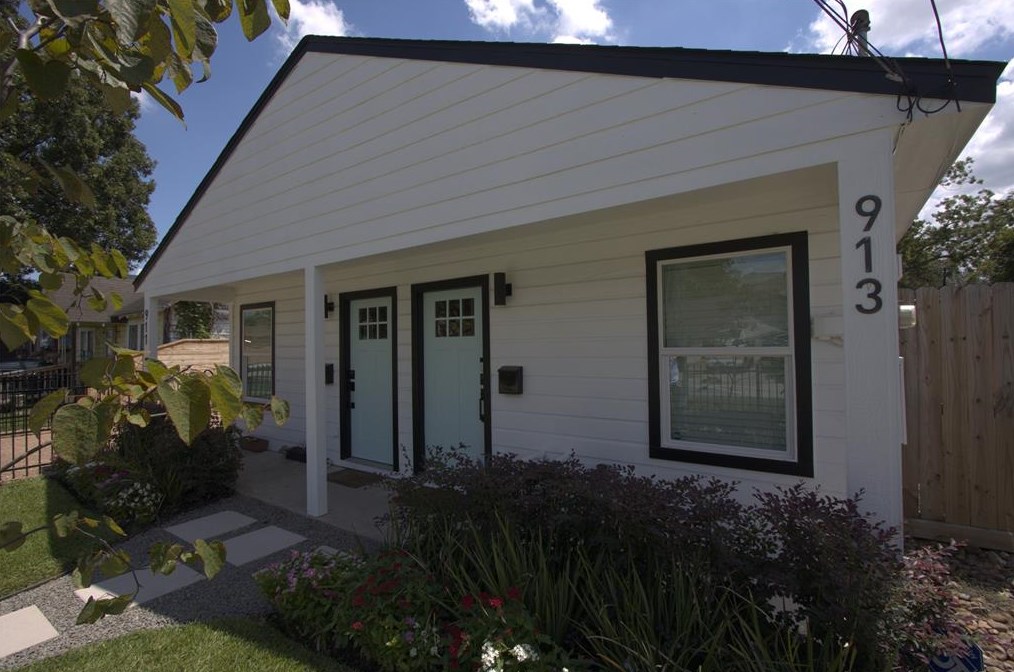 913 Adele, Houston, TX 77009