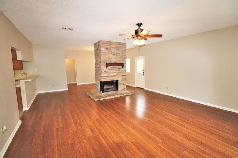 34 Lazy Morning Pl, Spring TX  77381-3213 exterior