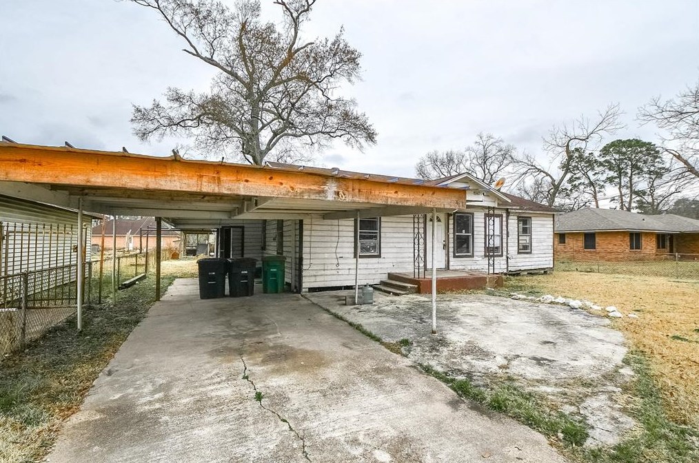 10329 Wicklowe St, Houston TX  77016-3123 exterior