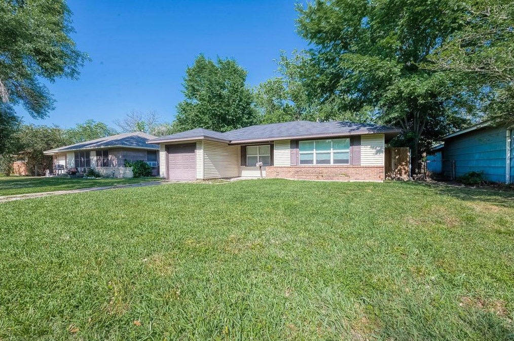 325 Linda St, Deer Park, TX 77536-2652