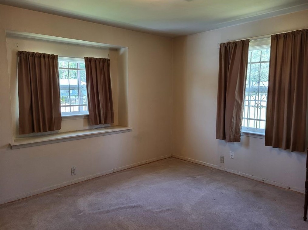 8034 Woodlyn Rd, Houston TX  77028-1948 exterior