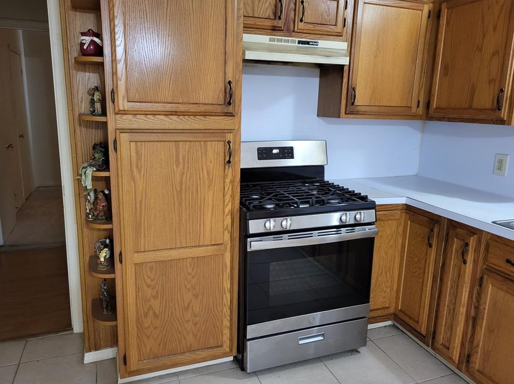 8034 Woodlyn Rd, Houston TX  77028-1948 exterior